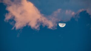 Lire la suite à propos de l’article Un vent uranien visite la lune